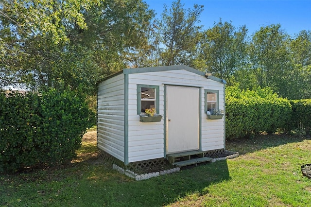 view of outdoor structure with a yard