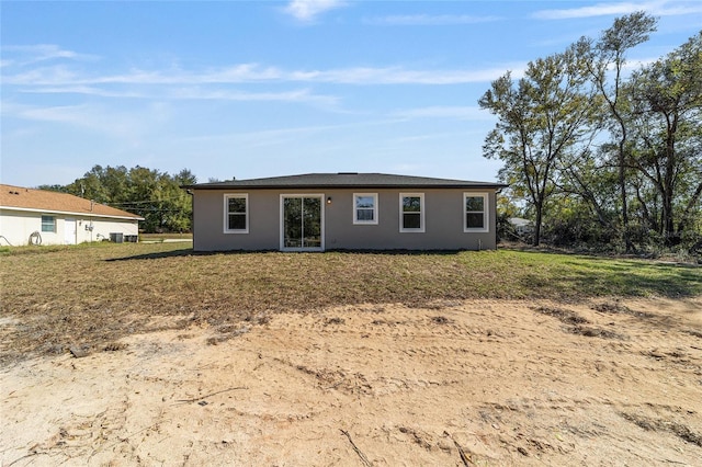 view of front of property featuring a front lawn and stucco siding