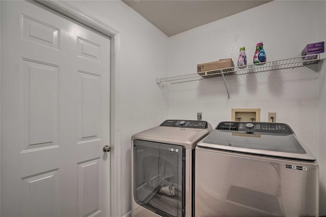 laundry room with laundry area and washer and clothes dryer