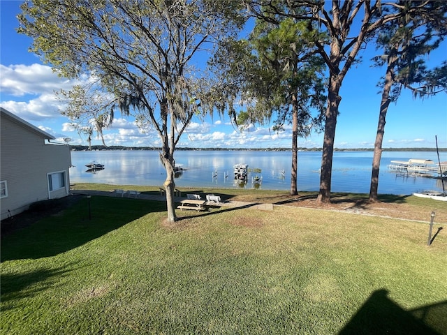 view of yard featuring a water view