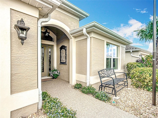 entrance to property with stucco siding