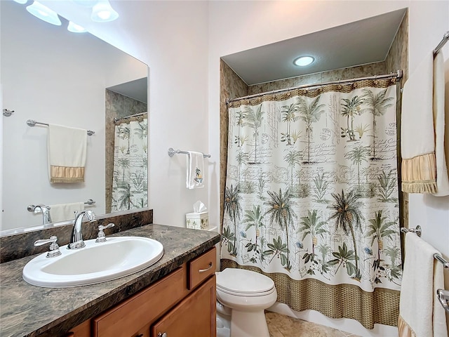 bathroom with toilet, a shower with curtain, and vanity