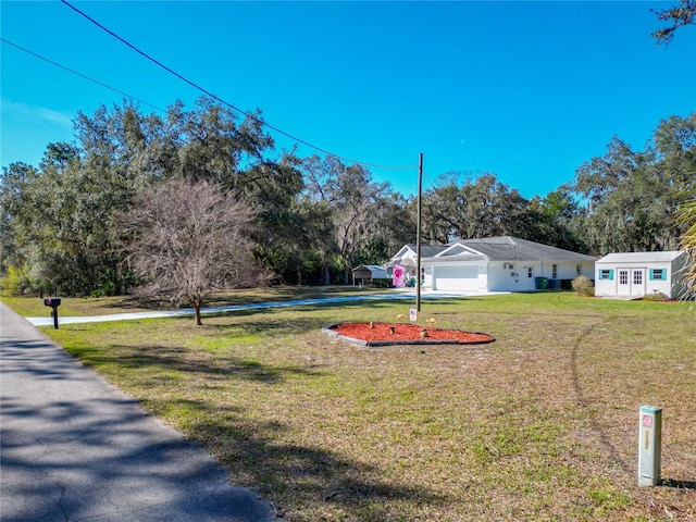 view of yard with a garage