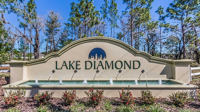 view of community / neighborhood sign