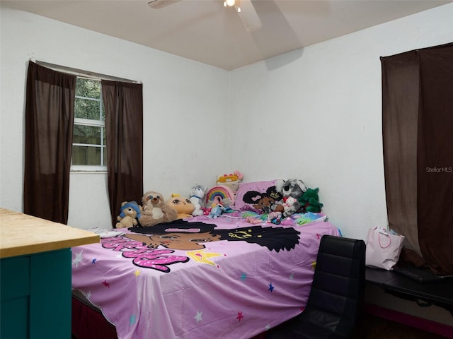 bedroom with ceiling fan