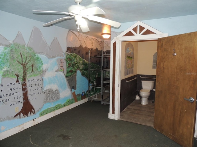 unfurnished bedroom featuring ceiling fan