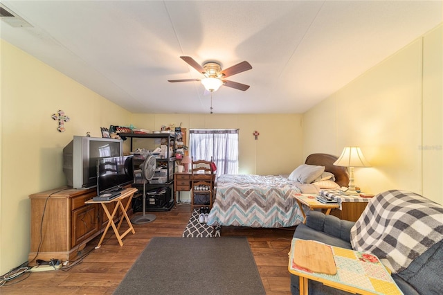 bedroom featuring ceiling fan, dark wood-style flooring, and visible vents