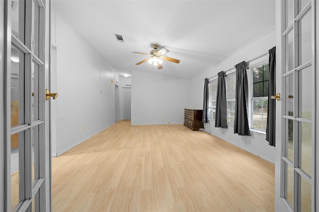 spare room with light wood-style floors, baseboards, visible vents, and a ceiling fan