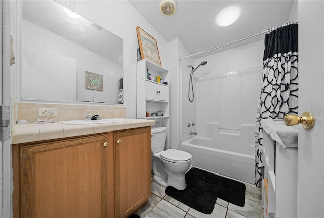 full bath featuring toilet, shower / tub combo, visible vents, vanity, and tasteful backsplash