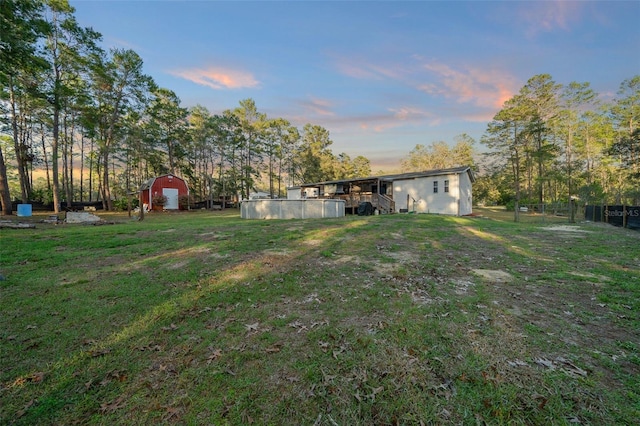 view of yard featuring a garage and driveway