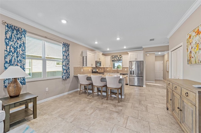 dining area featuring ornamental molding, recessed lighting, visible vents, and baseboards