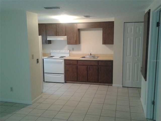 kitchen featuring under cabinet range hood, a sink, visible vents, electric stove, and light countertops