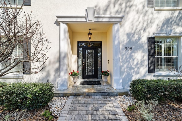 view of exterior entry featuring stucco siding