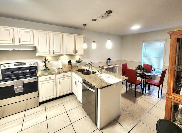 kitchen featuring under cabinet range hood, stainless steel appliances, a peninsula, a sink, and hanging light fixtures