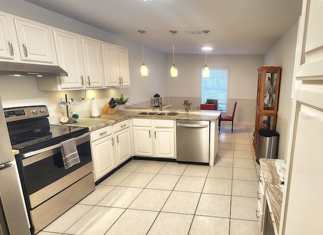 kitchen with stainless steel appliances, white cabinetry, a sink, a peninsula, and under cabinet range hood