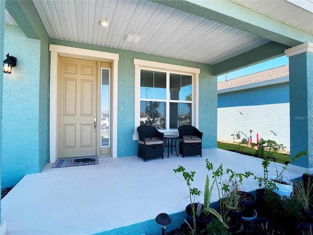 property entrance featuring stucco siding