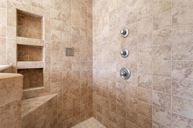 full bathroom featuring a tile shower