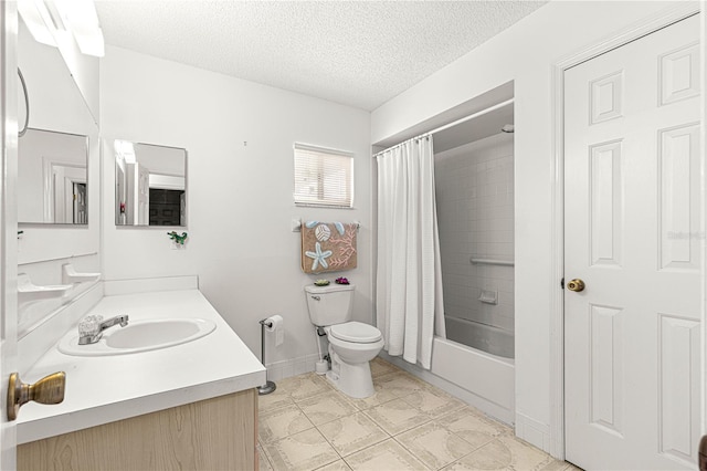 full bath featuring shower / tub combo with curtain, toilet, a textured ceiling, vanity, and baseboards