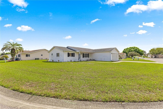 ranch-style house featuring a front yard