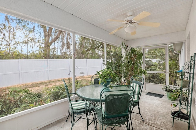 sunroom / solarium featuring ceiling fan