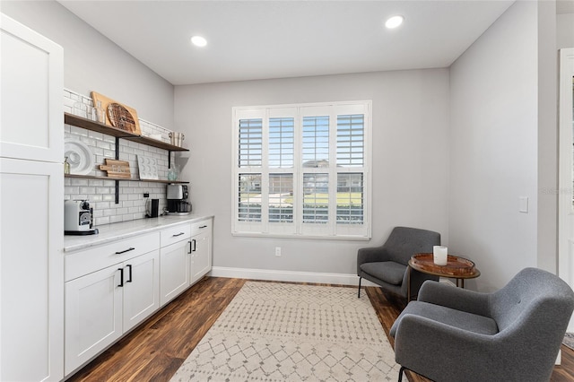 sitting room with dark wood-style floors, recessed lighting, and baseboards