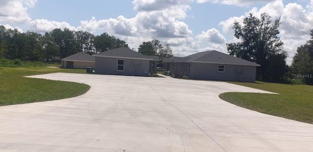 single story home with driveway and a front lawn