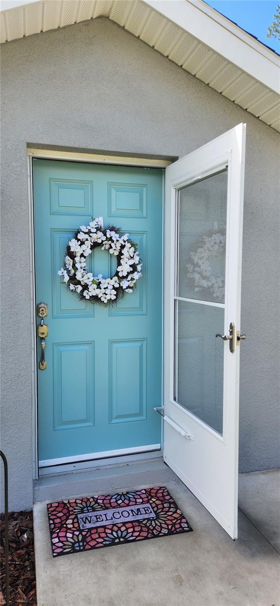 property entrance featuring stucco siding