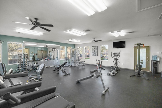 exercise room with a ceiling fan, visible vents, and baseboards