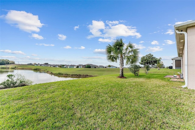 view of yard featuring a water view