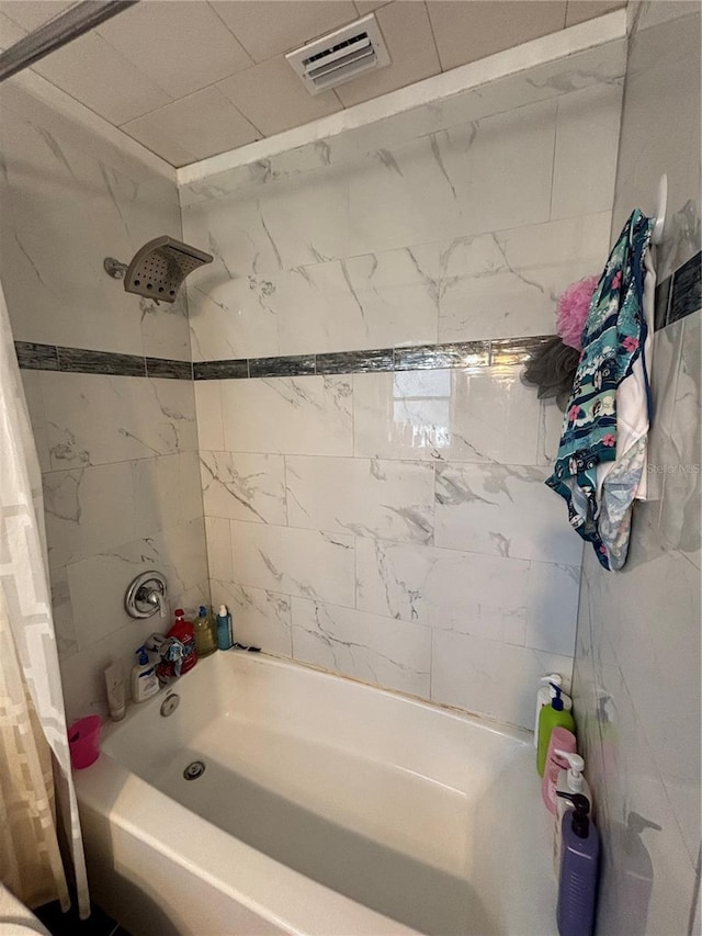 full bath with visible vents and shower / bath combo