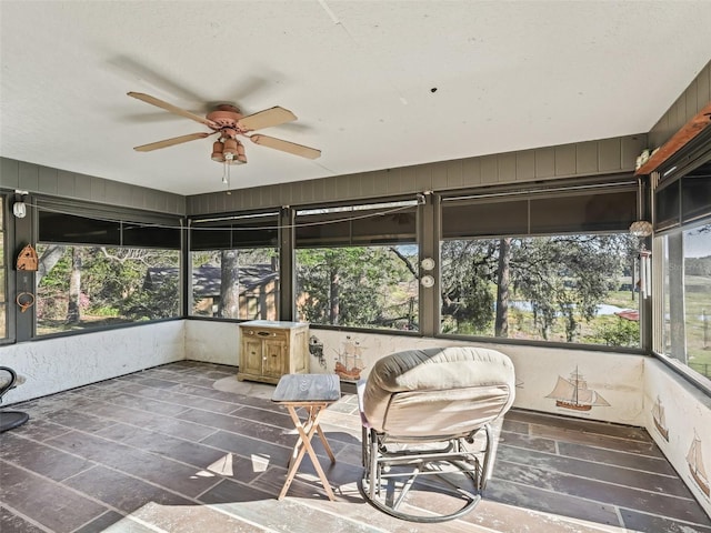 sunroom / solarium with a ceiling fan