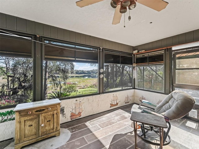 sunroom / solarium with ceiling fan