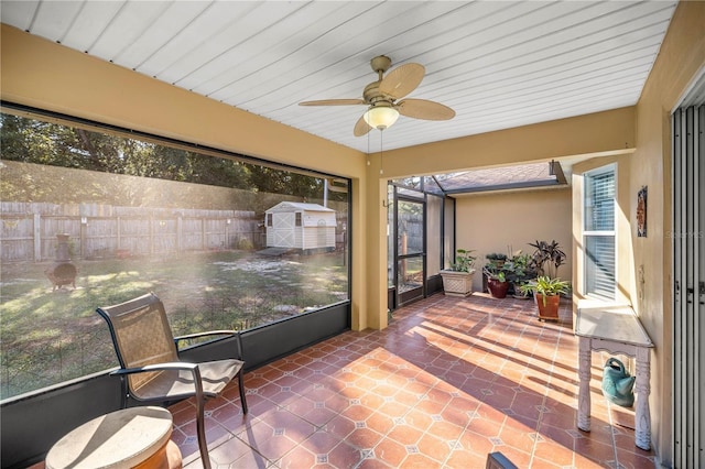 sunroom featuring ceiling fan