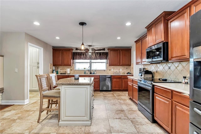 kitchen featuring pendant lighting, brown cabinets, a breakfast bar area, stainless steel appliances, and a kitchen island