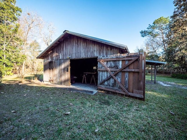 view of outdoor structure with an outdoor structure