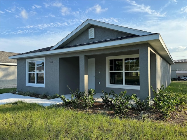 view of front facade featuring stucco siding