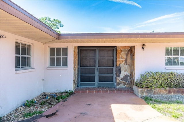 property entrance featuring stucco siding