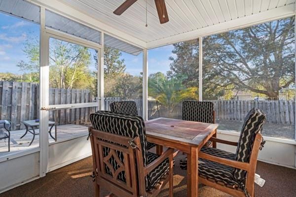 sunroom with a ceiling fan