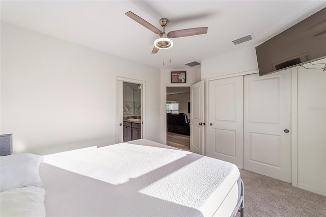 bedroom featuring light carpet, a ceiling fan, visible vents, and a closet