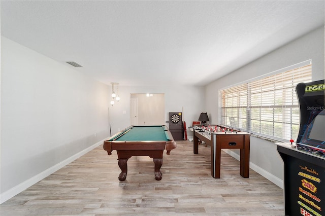 recreation room featuring light wood-type flooring, visible vents, billiards, and baseboards