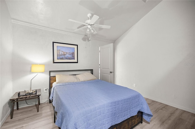 bedroom featuring light wood-style floors, ceiling fan, and baseboards