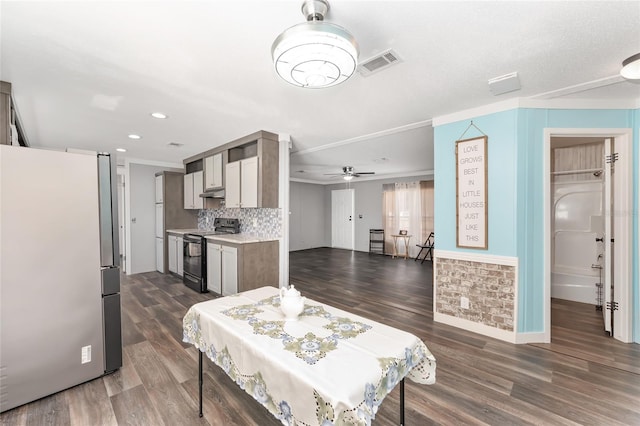 kitchen featuring freestanding refrigerator, visible vents, black / electric stove, and dark wood-style flooring