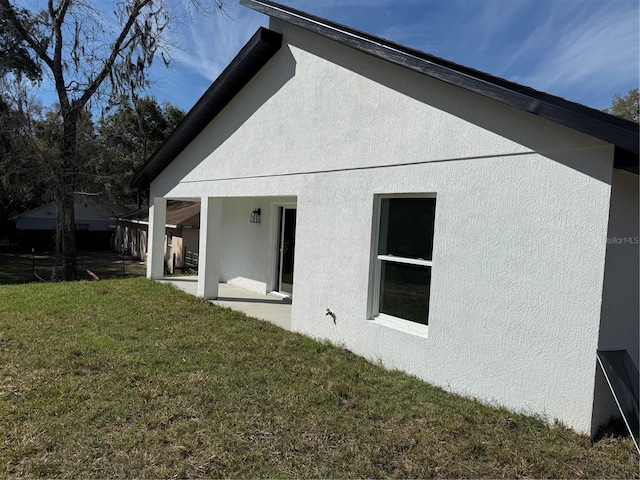 31 Juniper Pass Ln, Ocala, FL 34480 - back of house featuring a lawn and stucco siding