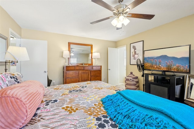 bedroom with ceiling fan