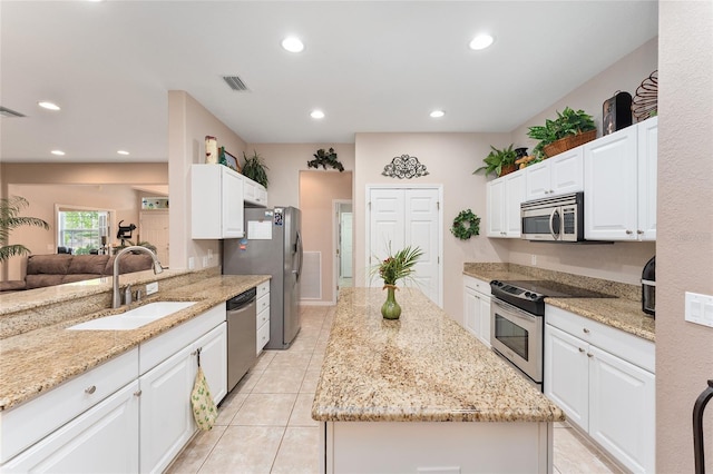 kitchen featuring recessed lighting, visible vents, appliances with stainless steel finishes, a sink, and a kitchen island