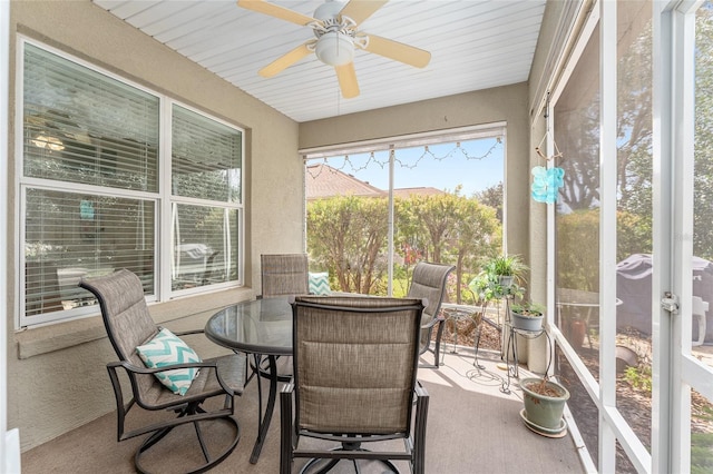 sunroom featuring a ceiling fan