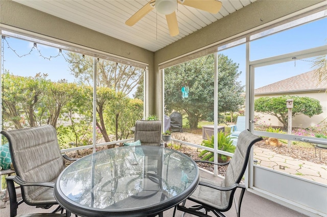 sunroom featuring a ceiling fan