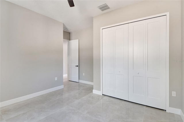 unfurnished bedroom featuring ceiling fan, a closet, visible vents, and baseboards