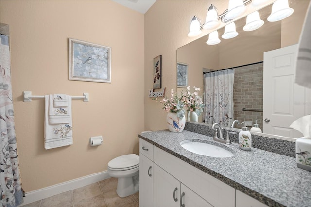 full bath featuring a shower with shower curtain, toilet, vanity, baseboards, and tile patterned floors