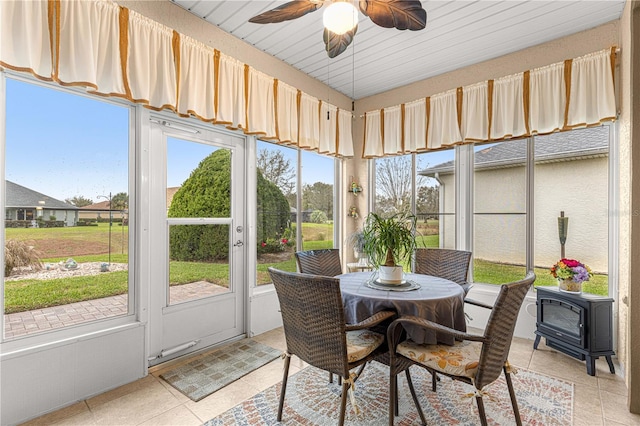 sunroom / solarium featuring ceiling fan